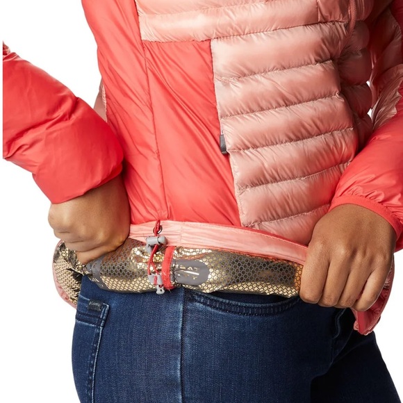 NWT Labyrinth Loop Hooded Jacket 879
Color Coral Reef Red Hibiscus
Size: Med. - Picture 6 of 7